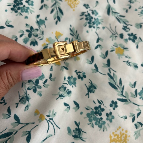 MICHAEL KORS • Gold/ Tortoise Belt Bangle Bracelet • - Picture 4 of 8